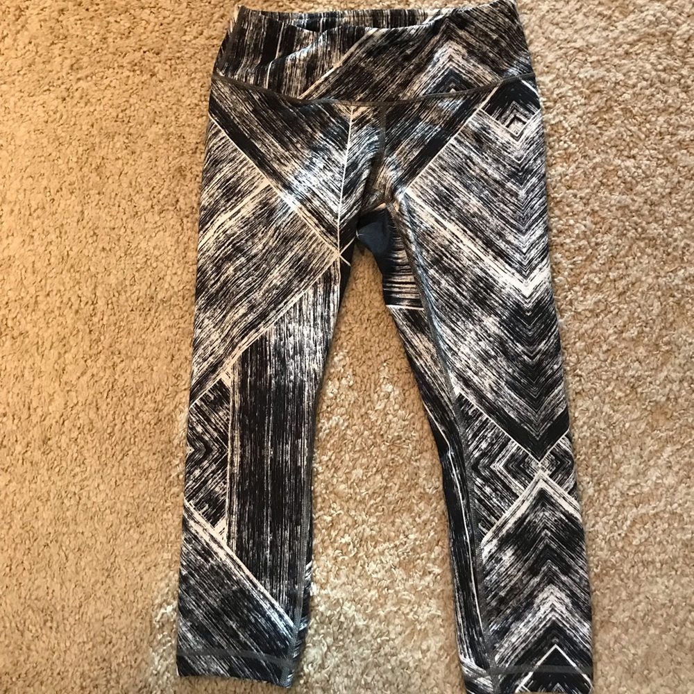 Lululemon crop legging size 6